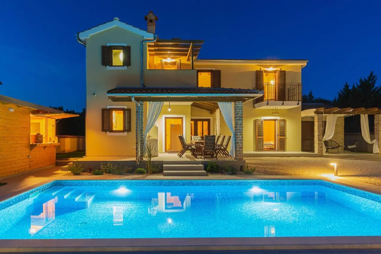 Villa David - Luxurious Secluded Villa With A Heated Pool Butkovići