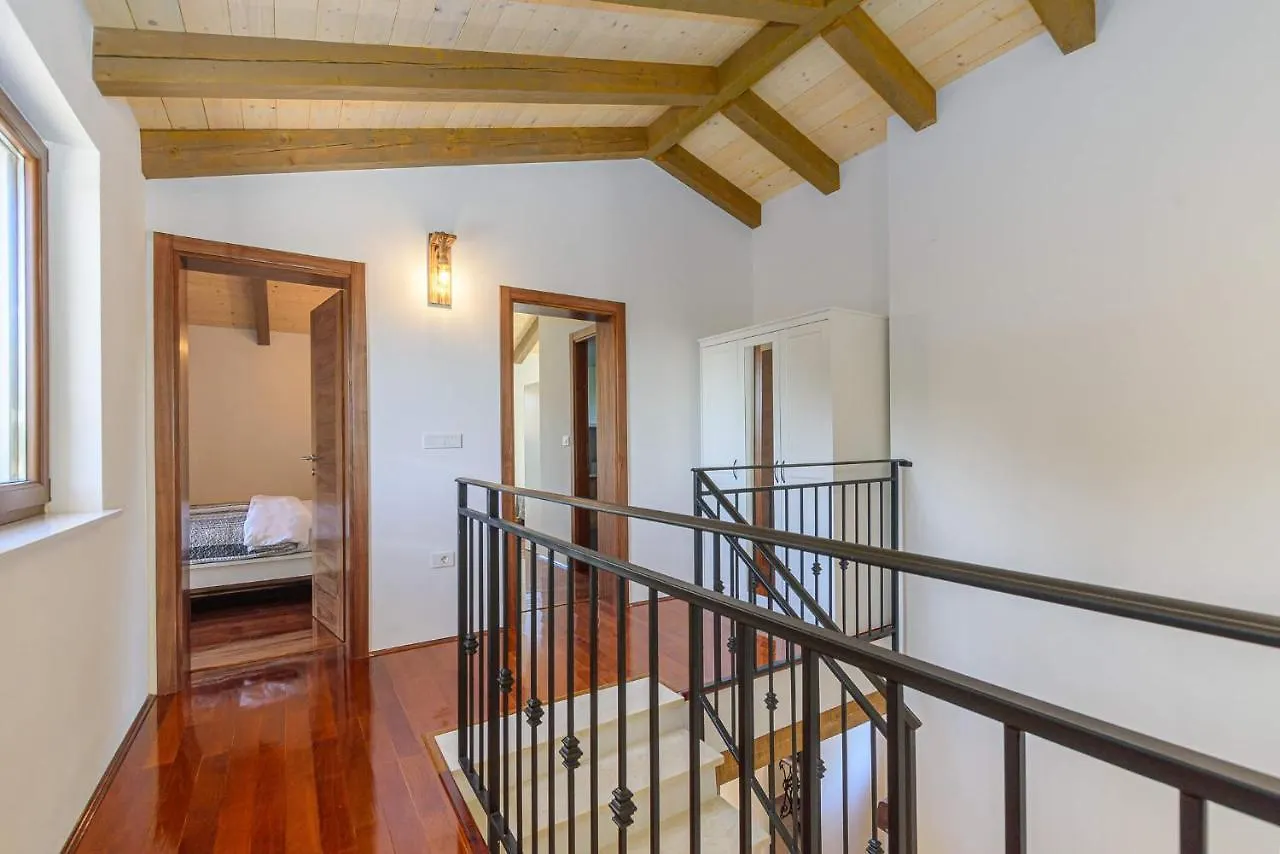 Villa David - Luxurious Secluded Villa With A Heated Pool Butkovići