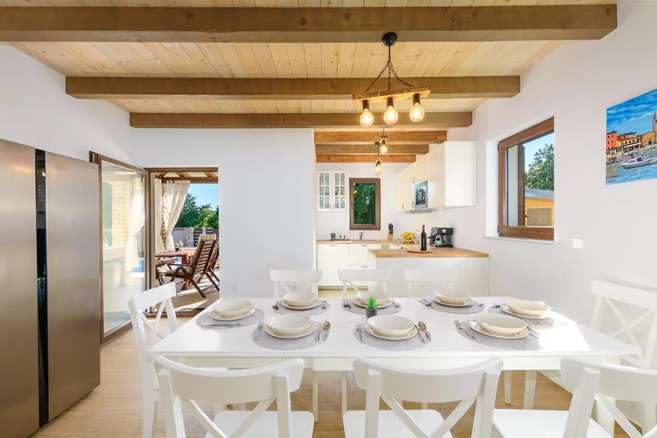 Villa David - Luxurious Secluded Villa With A Heated Pool Butkovići 克罗地亚