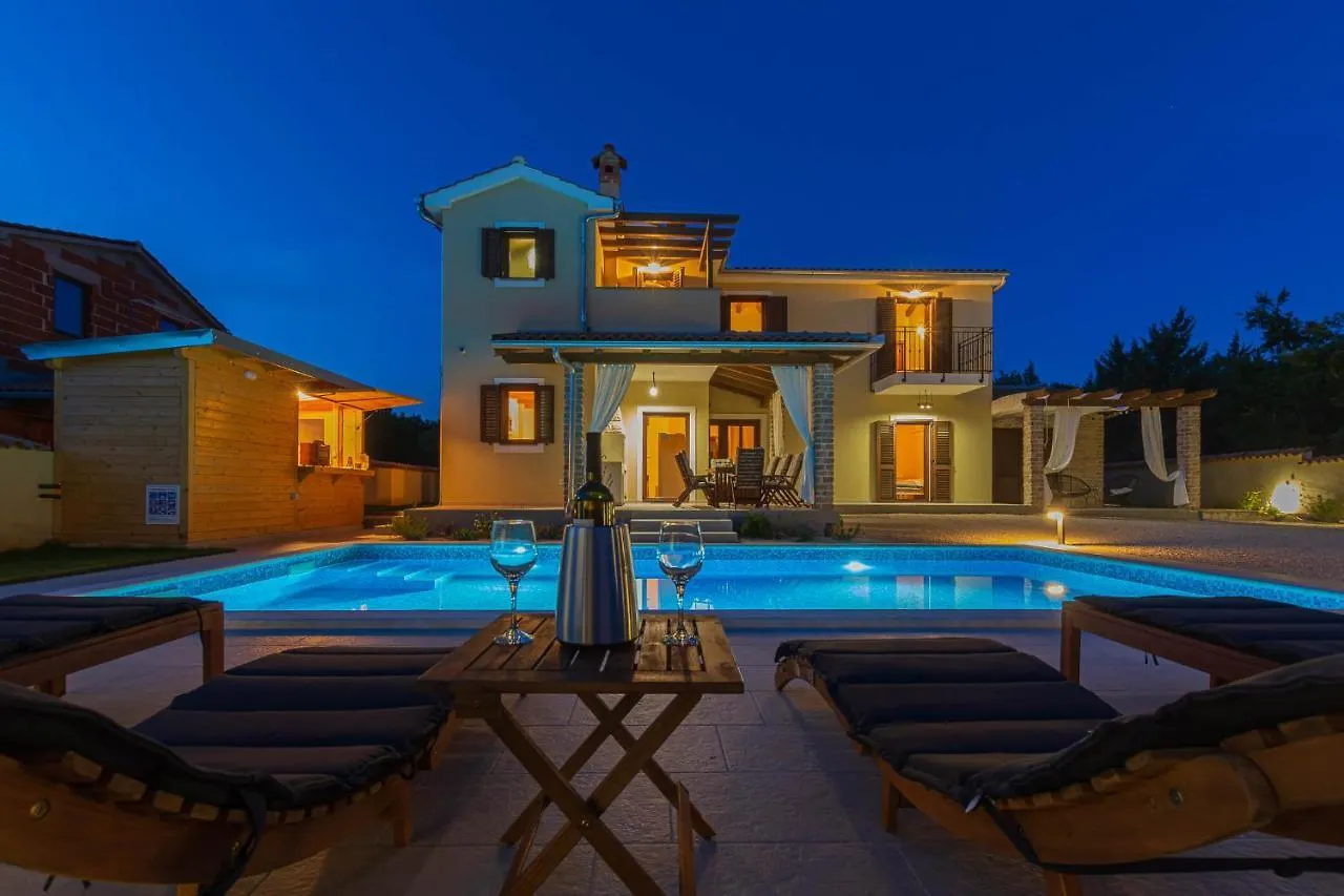 Villa David - Luxurious Secluded Villa With A Heated Pool Butkovici  Croatia