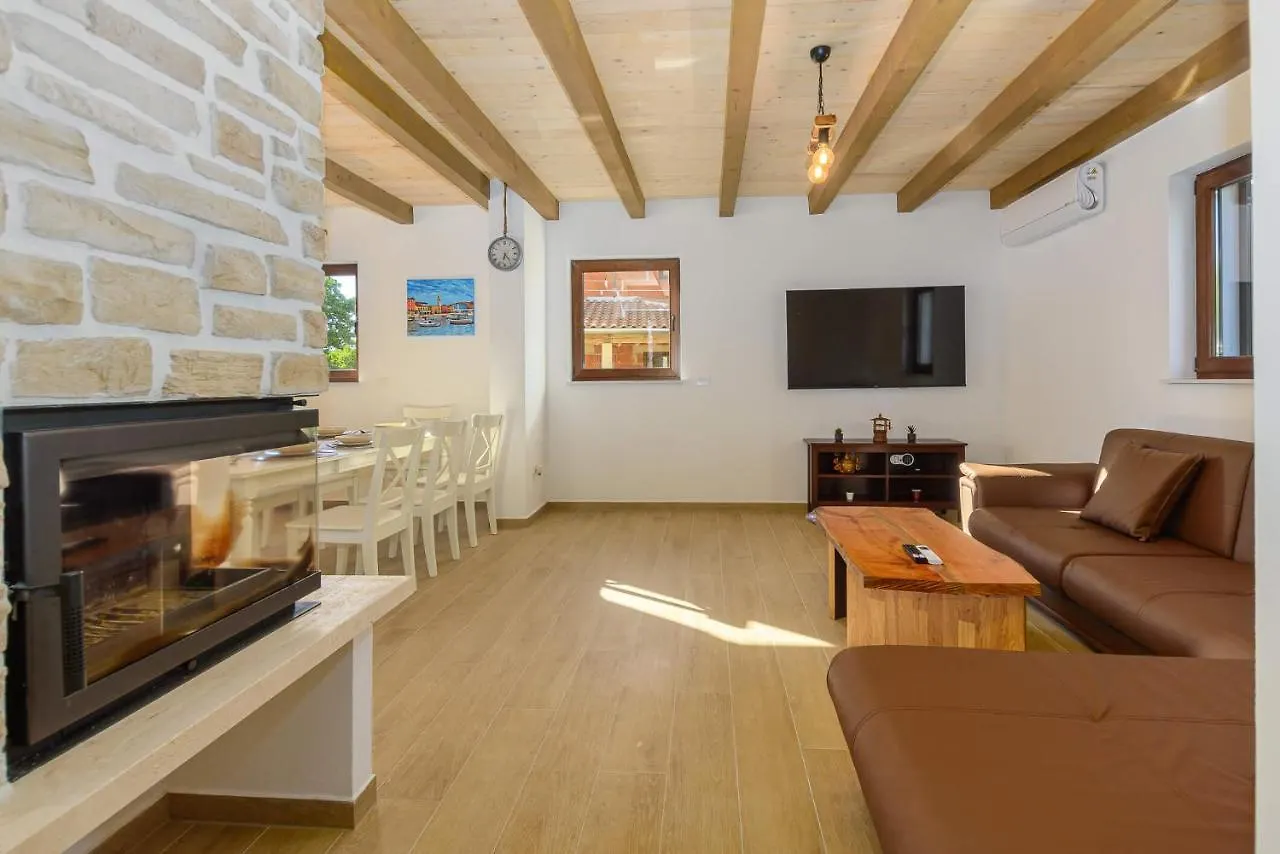 Villa David - Luxurious Secluded Villa With A Heated Pool Butkovici